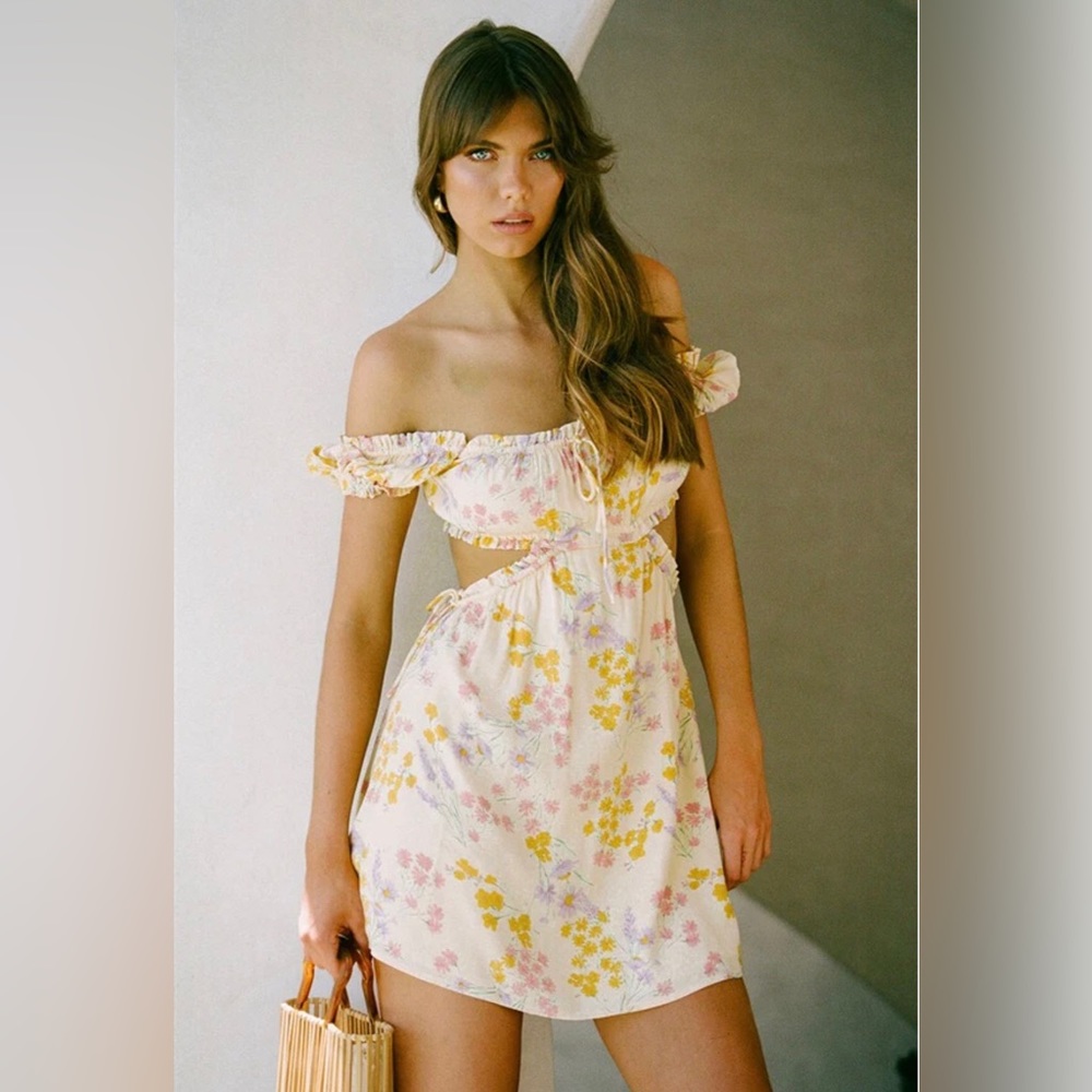 Sabo Skirt yellow short dress. Backless